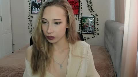 Snapshot of emmarayder chatting on May 6, 2026, 11:59 am Emma online show from May 6, 2026, 11:59 am