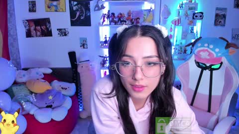 Snapshot of emmarosse11 chatting on February 8, 2025, 9:36 pm Emma online show from February 8, 2025, 9:36 pm