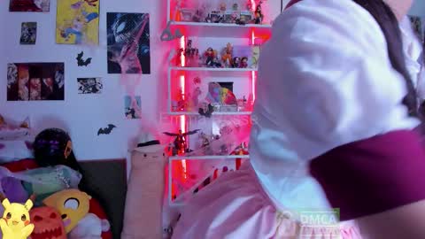 Snapshot of emmarosse11 chatting on October 10, 2025, 6:29 pm Emma online show from October 10, 2025, 6:29 pm