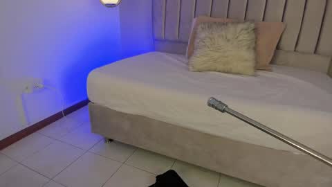 Snapshot of emmarousell chatting on October 10, 2025, 8:08 pm Emily online show from October 10, 2025, 8:08 pm