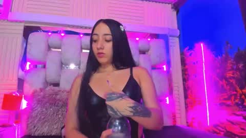 Snapshot of emmateylor chatting on May 28, 2026, 2:09 am Emma online show from May 28, 2026, 2:09 am
