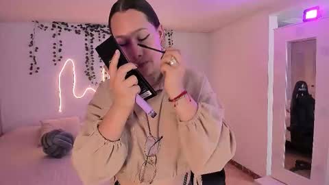 Emma Torres online show from September 30, 2025, 3:39 pm