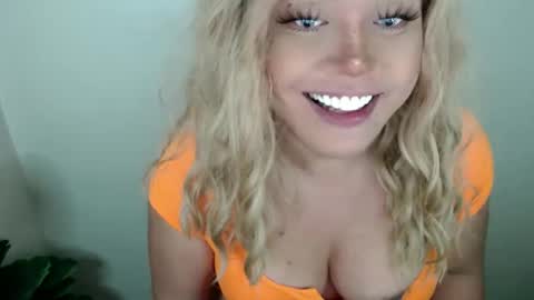 Snapshot of emmawatsoons chatting on September 13, 2025, 2:44 am YourDreamGirl Emma online show from September 13, 2025, 2:44 am