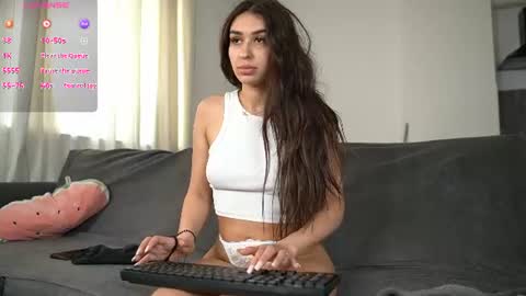 emmaxblanco online show from June 28, 2026, 8:53 am