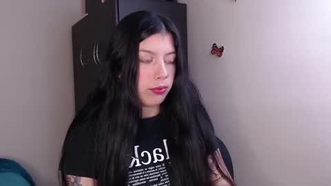 Snapshot of emmi_0 chatting on November 14, 2025, 12:42 am Emily Independent model online show from November 14, 2025, 12:42 am