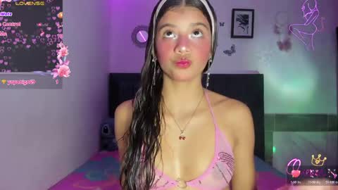 Snapshot of emmie_bunny chatting on May 22, 2026, 10:26 pm Emmie online show from May 22, 2026, 10:26 pm