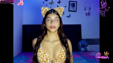 Snapshot of emmie_bunny chatting on June 29, 2026, 11:27 pm Emmie online show from June 29, 2026, 11:27 pm