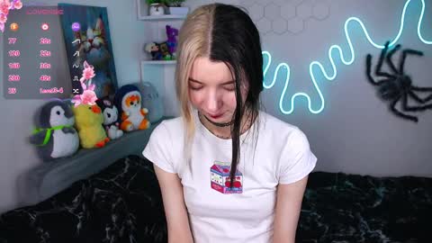 emmie_everly online show from April 8, 2026, 7:58 pm