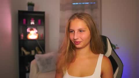 Emmie online show from October 17, 2025, 1:03 pm