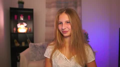 Emmie online show from November 19, 2025, 2:17 pm