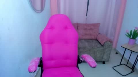 Snapshot of emmiejones_ chatting on November 1, 2025, 11:51 pm Emmi online show from November 1, 2025, 11:51 pm