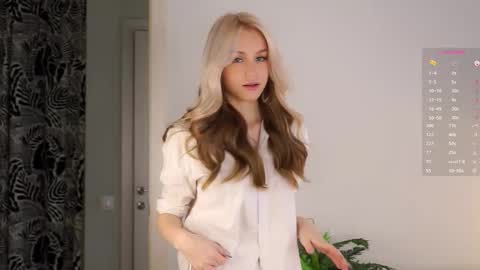 Snapshot of emmiemurray chatting on October 5, 2025, 6:56 am Aurora online show from October 5, 2025, 6:56 am