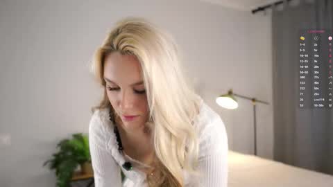 Snapshot of emmiemurray chatting on October 27, 2025, 6:06 am Aurora online show from October 27, 2025, 6:06 am