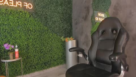 Emmiily online show from January 28, 2025, 2:00 am