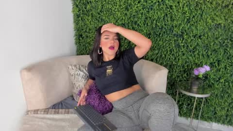 Emmiily online show from February 2, 2025, 7:35 pm