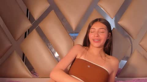 emmily_evans_ online show from February 7, 2025, 5:07 pm