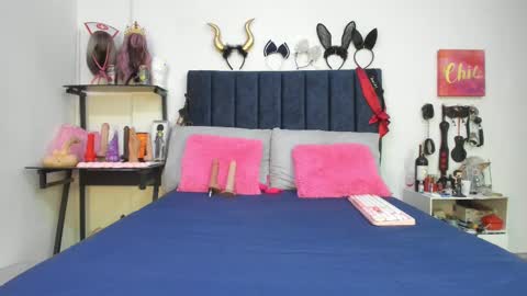 Snapshot of emmily_giraldo chatting on November 10, 2025, 12:59 pm online show from November 10, 2025, 12:59 pm