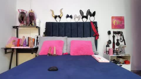 Snapshot of emmily_giraldo chatting on November 25, 2025, 1:11 pm online show from November 25, 2025, 1:11 pm