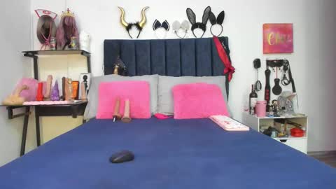 Snapshot of emmily_giraldo chatting on December 4, 2025, 1:20 pm online show from December 4, 2025, 1:20 pm