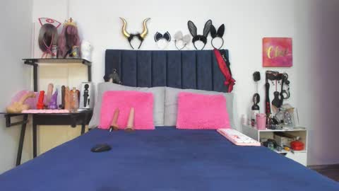 Snapshot of emmily_giraldo chatting on December 18, 2025, 2:23 pm online show from December 18, 2025, 2:23 pm