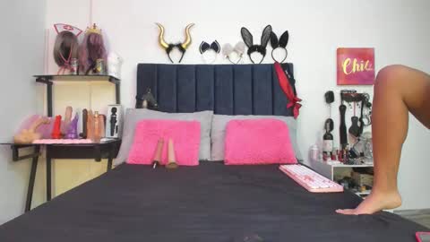 Snapshot of emmily_giraldo chatting on December 20, 2025, 1:29 pm online show from December 20, 2025, 1:29 pm