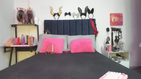 Snapshot of emmily_giraldo chatting on January 6, 2026, 1:04 pm online show from January 6, 2026, 1:04 pm