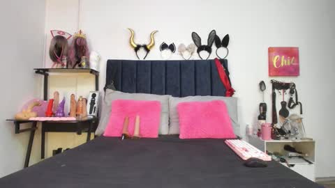 Snapshot of emmily_giraldo chatting on February 4, 2026, 12:33 pm online show from February 4, 2026, 12:33 pm