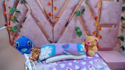 EmmilyWalker online show from December 17, 2024, 2:44 am