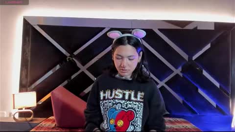 Snapshot of emmy__rossee chatting on November 1, 2025, 1:13 pm Emmy online show from November 1, 2025, 1:13 pm