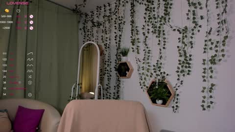 Snapshot of emmy_fearon chatting on December 6, 2024, 5:22 pm Emmy Fearon online show from December 6, 2024, 5:22 pm