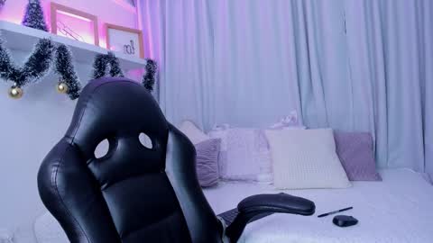 Emmy Heart online show from December 16, 2025, 3:44 am