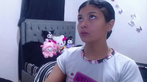 Snapshot of emmybelucci_ chatting on December 29, 2024, 1:02 am Emmy Belucci online show from December 29, 2024, 1:02 am