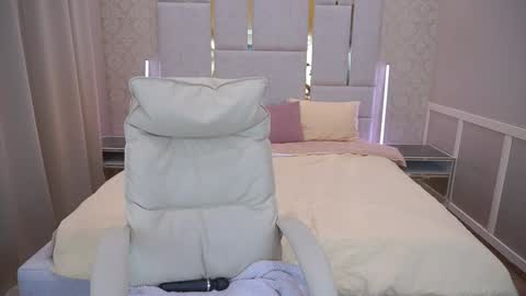 Snapshot of emmycharm chatting on January 16, 2025, 12:53 pm E M M Y online show from January 16, 2025, 12:53 pm