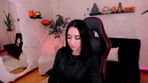 Emmy Evans  online show from October 14, 2025, 7:36 pm