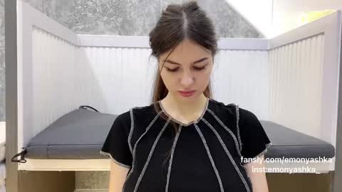 Snapshot of emonyashka chatting on February 12, 2025, 5:37 pm Emo online show from February 12, 2025, 5:37 pm