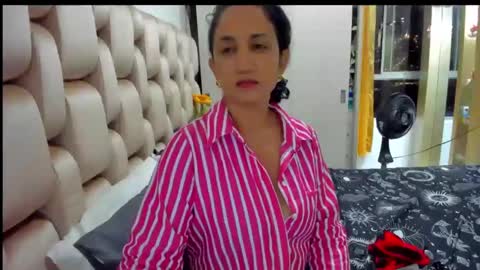 emperatriztapia online show from December 23, 2024, 11:39 pm