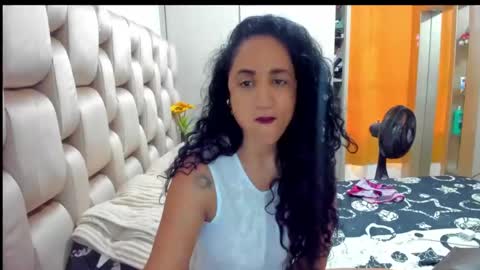 emperatriztapia online show from January 4, 2025, 9:52 pm