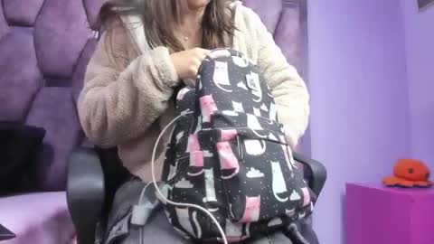 emy_latin online show from September 26, 2025, 11:47 am