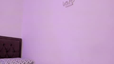 Emiliana online show from December 17, 2024, 12:45 am