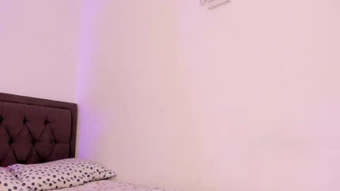 Emiliana online show from January 13, 2025, 5:01 am