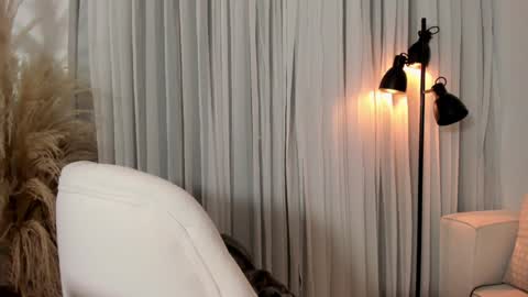 emyconneer online show from December 6, 2024, 1:40 am