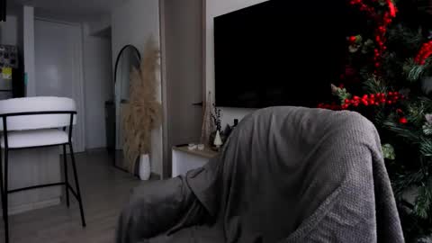 emyconneer online show from December 11, 2024, 9:34 pm