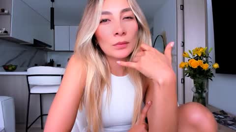 emyconneer online show from January 3, 2025, 4:48 pm