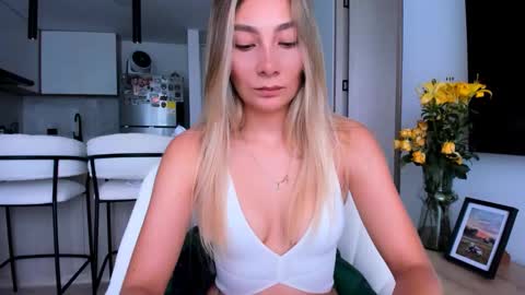 emyconneer online show from January 8, 2025, 2:25 pm