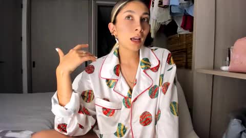 emyconneer online show from January 29, 2025, 2:09 am