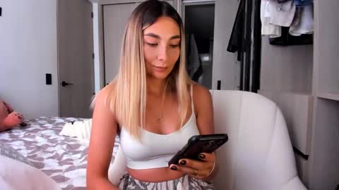 emyconneer online show from February 15, 2025, 10:10 pm