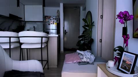 emyconneer online show from March 3, 2025, 5:39 pm