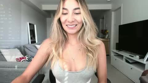 emyconneer online show from September 16, 2025, 10:00 pm