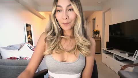 emyconneer online show from September 24, 2025, 8:01 pm