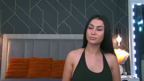 Snapshot of emylaveau chatting on July 13, 2026, 5:43 am Emy online show from July 13, 2026, 5:43 am